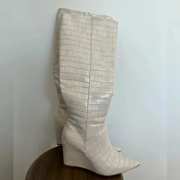 JustFab Michaela Cream Croc-Embossed Wedge Knee-High Boots Size 7.5 - Picture 2 of 8